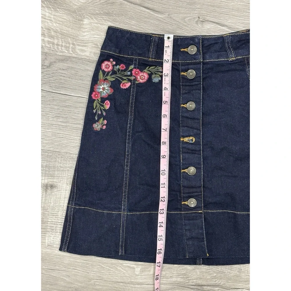 Kate‎ Spade W/ Flower Embroidered A Line Skirt Jeans Size 2 Missing Button
